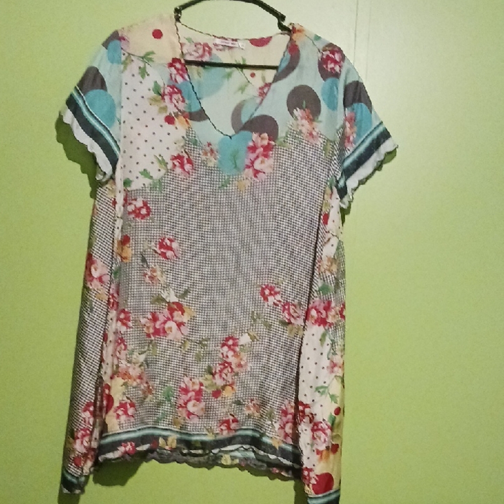 Floral and Checkered V-Neck Top Johnny was size small